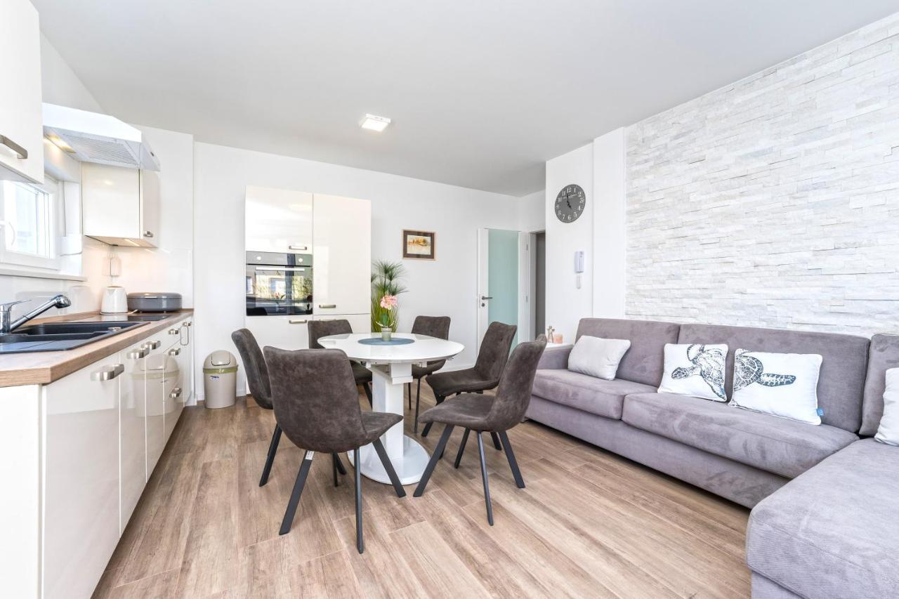 Relax Apartments Novalja Exterior photo