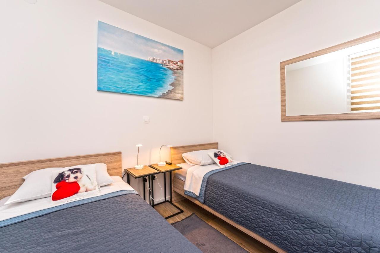 Relax Apartments Novalja Exterior photo