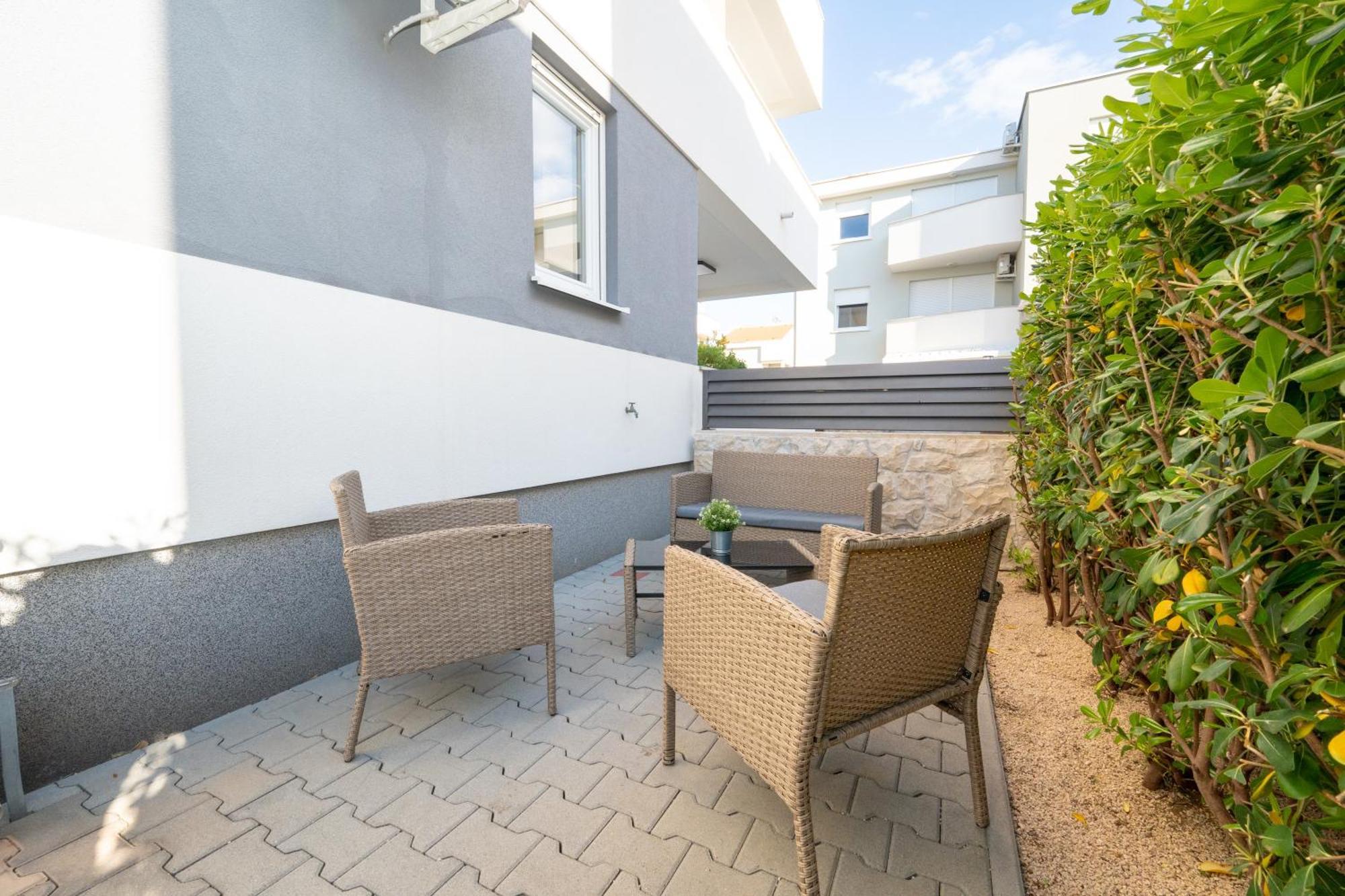 Relax Apartments Novalja Exterior photo