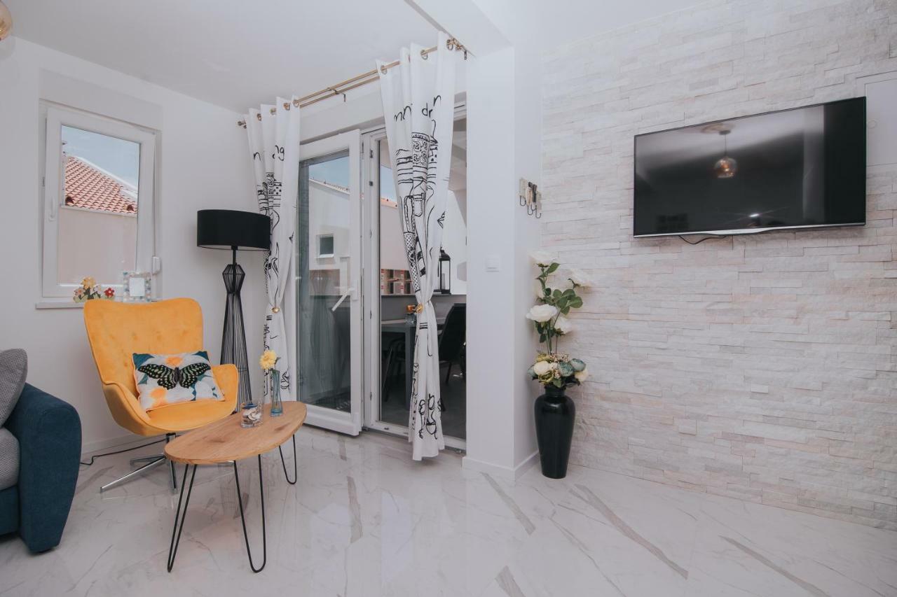 Relax Apartments Novalja Exterior photo