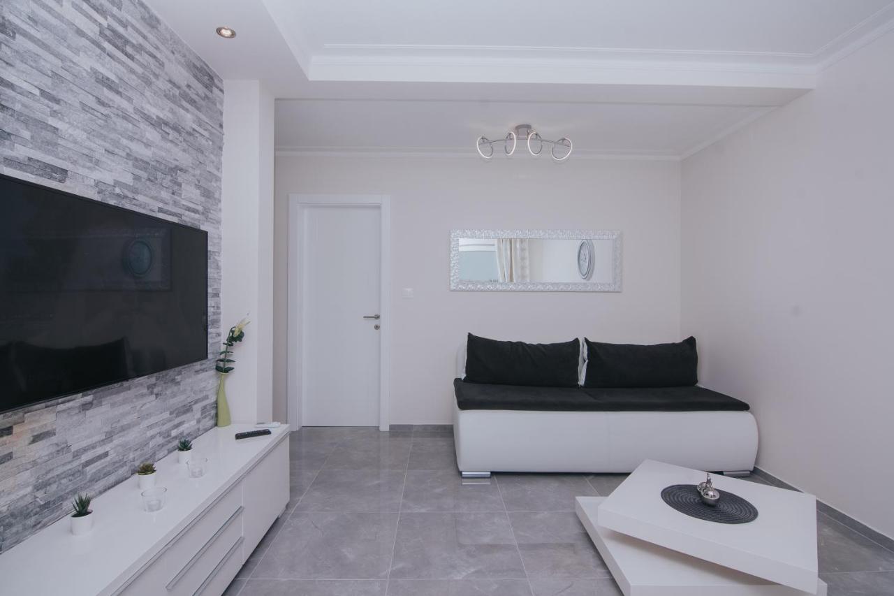 Relax Apartments Novalja Exterior photo